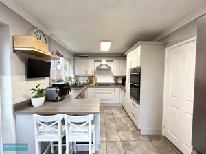 Kitchen/Breakfast Room- click for photo gallery